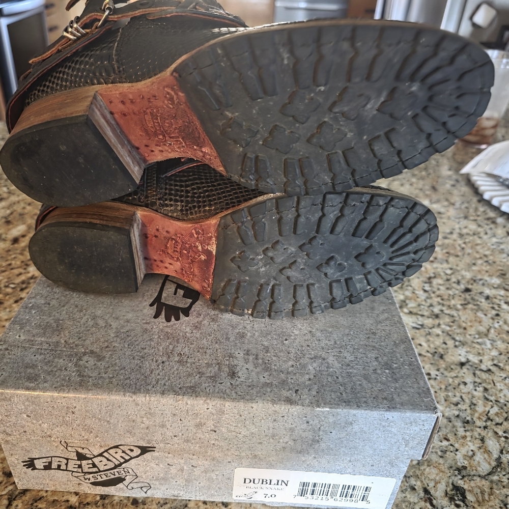 Freebird By Steven WOMENS Ankle Bootie| DUBLIN |Black SNAKE|SIZE 7| DISCONTINUED - Picture 9 of 11